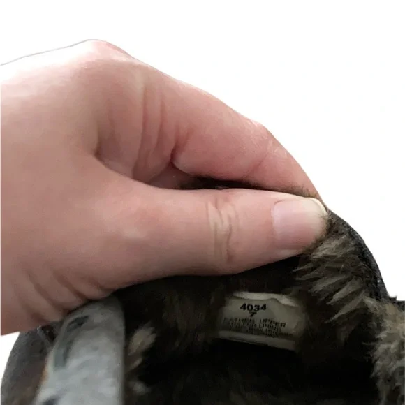 Minnetonka Gray Leather/Suede Moccasin with Faux Fur Lining & Solid Sole Size 7 - Picture 9 of 10